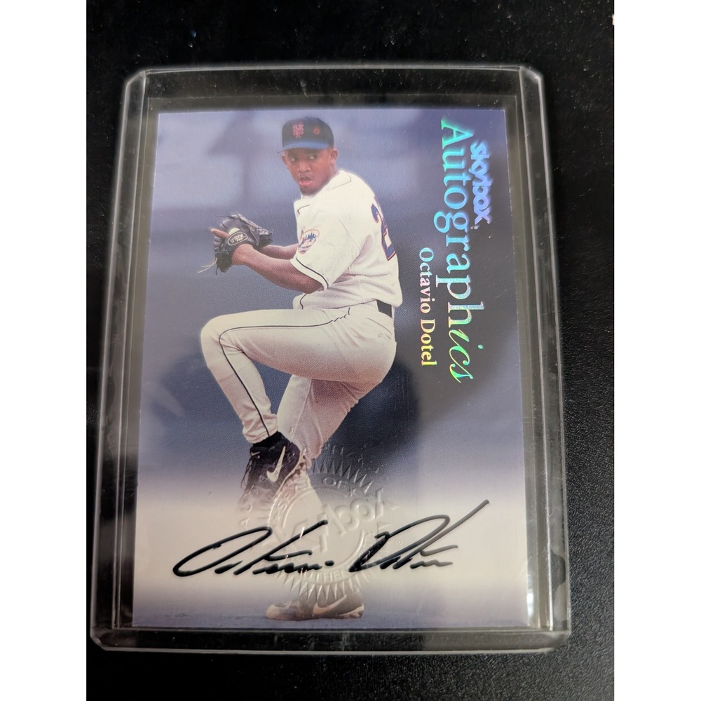 1999 SkyBox Autographics Octavio Dotel Signed Auto Card New York Mets Pitcher